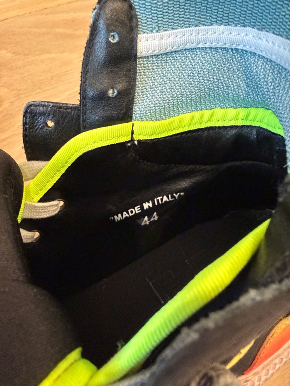 Off-White c/o Virgil Abloh
Men's Off-Court 3.0 Mutli-Color' 2019 size 44 - Picture 13 of 13